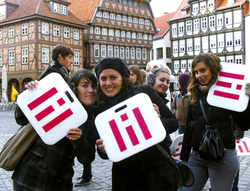 Ausl&auml;ndische Studierende der HAWK auf dem Hildesheimer Marktplatz