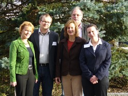 (v.l.n.r.) Monika Frank (Landesjugendamt),Christof Gebhardt (HAWK),B&auml;rbel L&ouml;rcher-Stra&szl