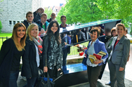 HAWK-Studierende konzipieren und bauen B&uuml;cherregal  