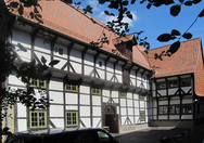 Standesgem&auml;&szlig;er Rahmen: Das Hornemann-Kolleg fand in dem historischen Fachwerkhaus, der Al