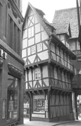 Der umgest&uuml;lpte Zuckerhut in Hildesheim vor seiner Zerst&ouml;rung im Zweiten Weltkrieg