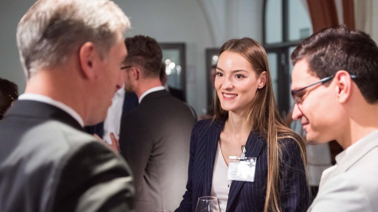 Menschen im Austausch an der HAWK